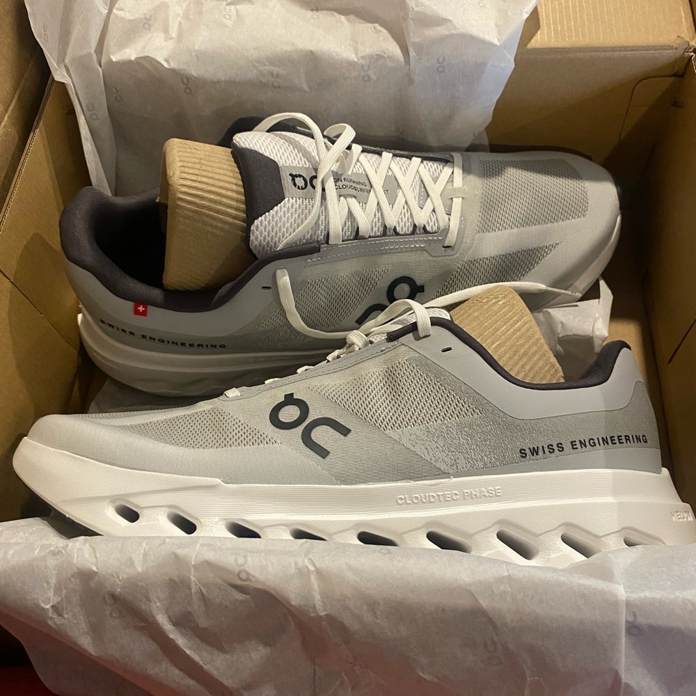 On- Men’s size 13 Cloudsurfer